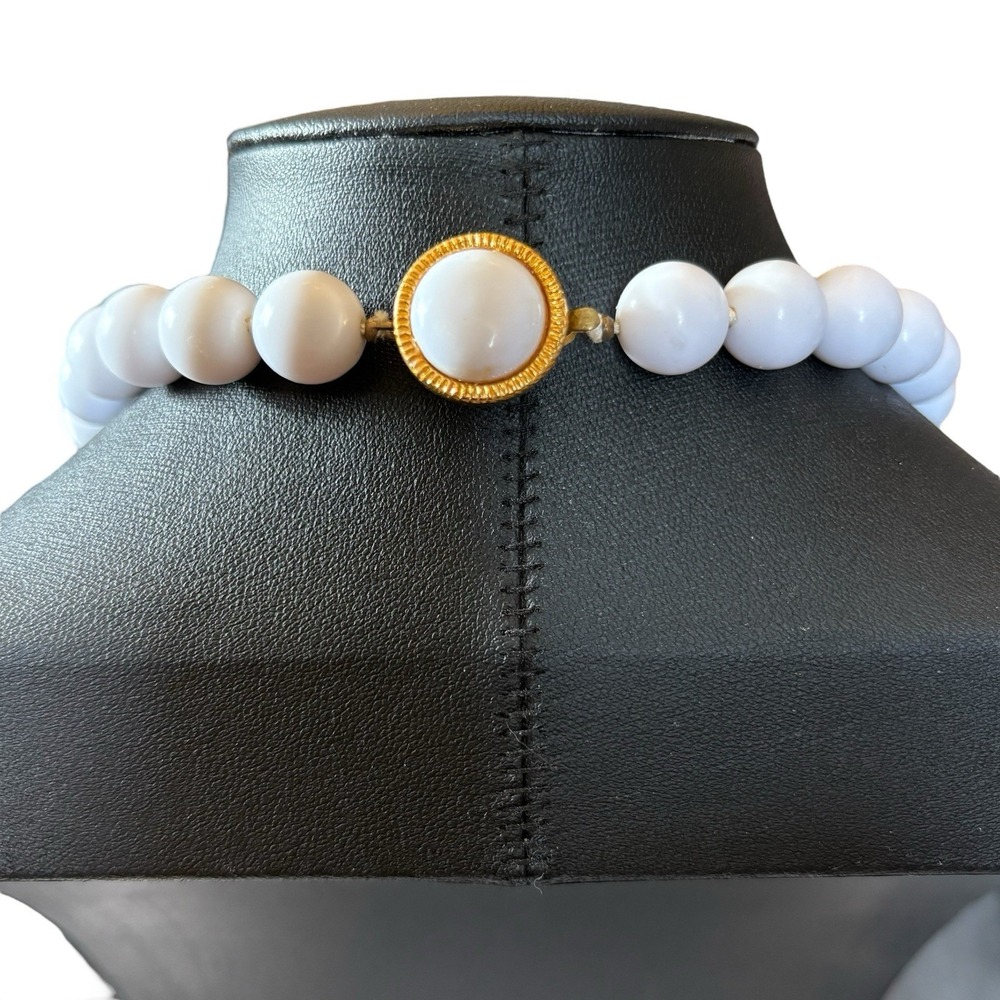 VTG White‎ Beaded Necklace Plastic Individually Knotted 28" Chunky Mid-Century - Picture 16 of 16